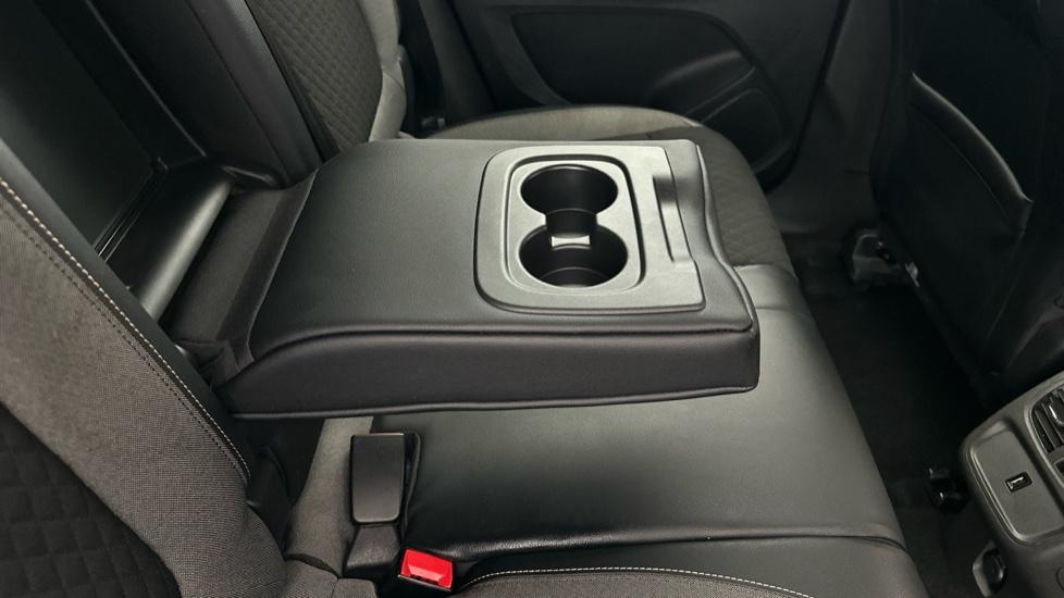 Rear Armrest/ Cup Holder