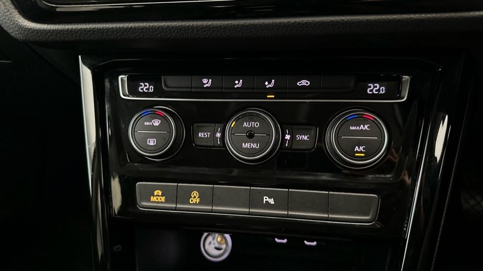 Dual Climate Control  / Air Conditioning  / Auto Stop/Start 