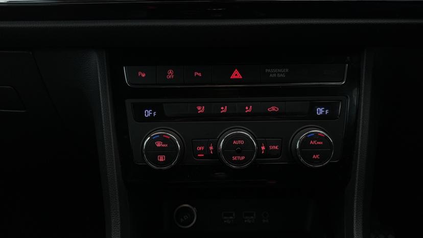 Dual Climate Control/Air Conditioning 