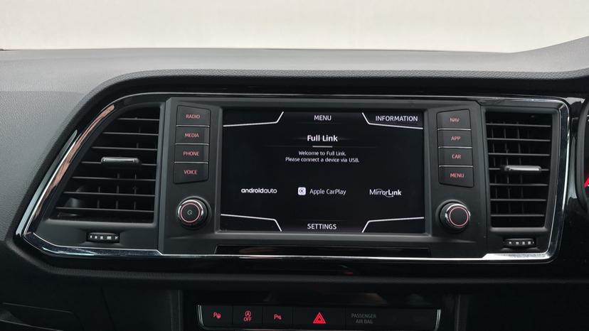 Apple CarPlay/Android Auto 