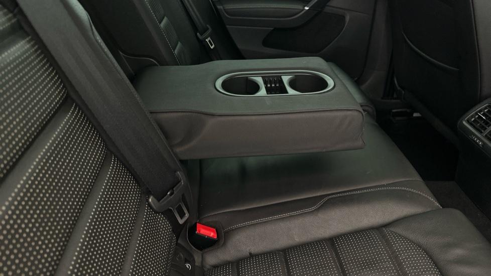 Rear Armrest/ Cup Holder