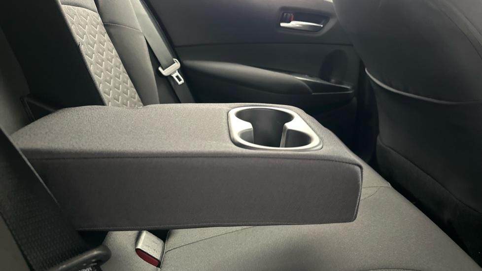 Rear Armrest/ Cup Holder