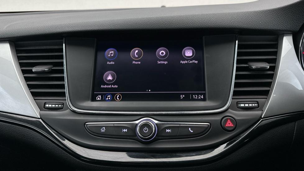 Apple Car Play & Android Auto