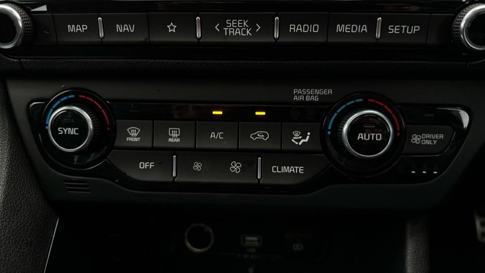 Air Conditioning/Dual Climate Control 