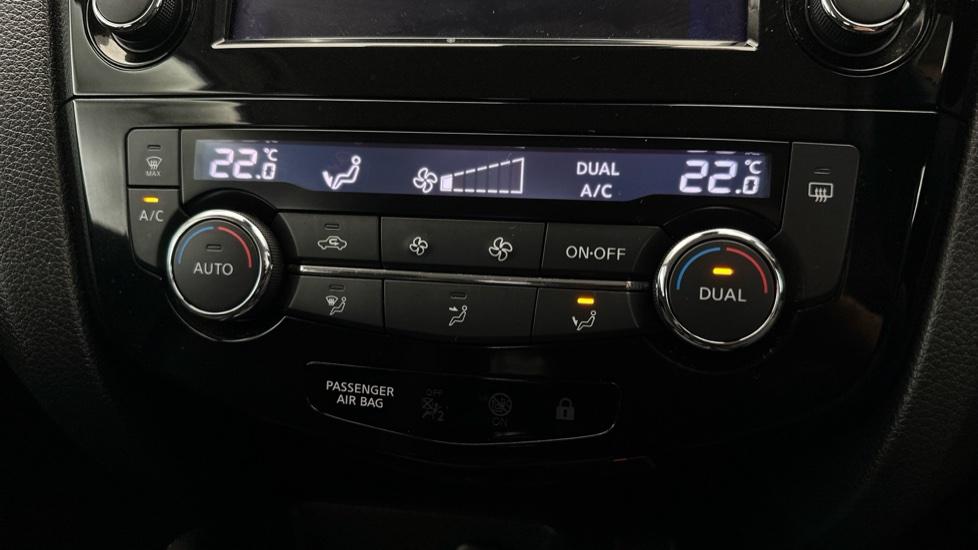 Dual Climate Control  / Air Conditioning 