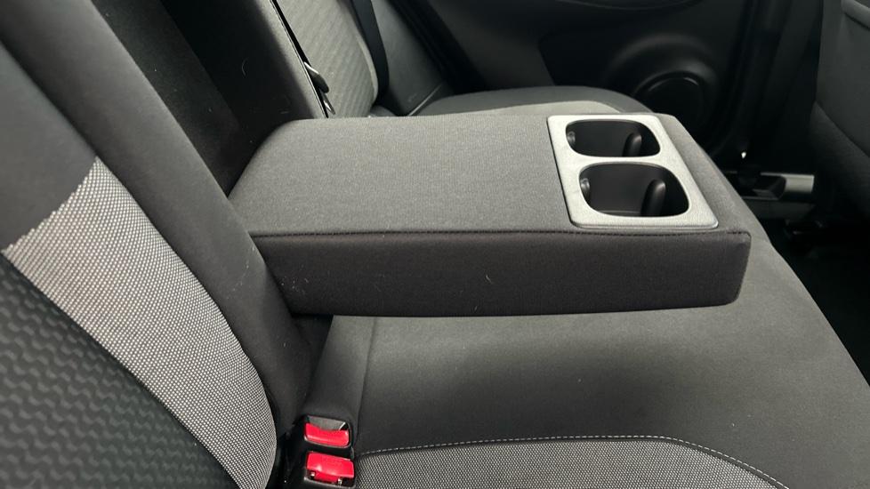 Rear Armrest/ Cup Holder