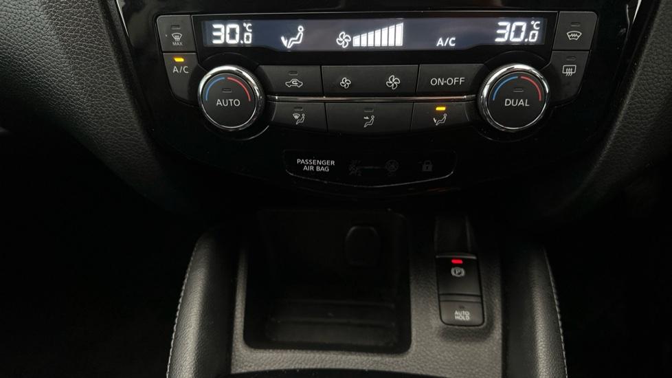 Air Conditioning /Dual Climate Control /Electric Park Brake 