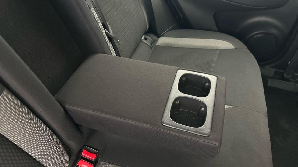 Rear Armrest/ Cup Holder