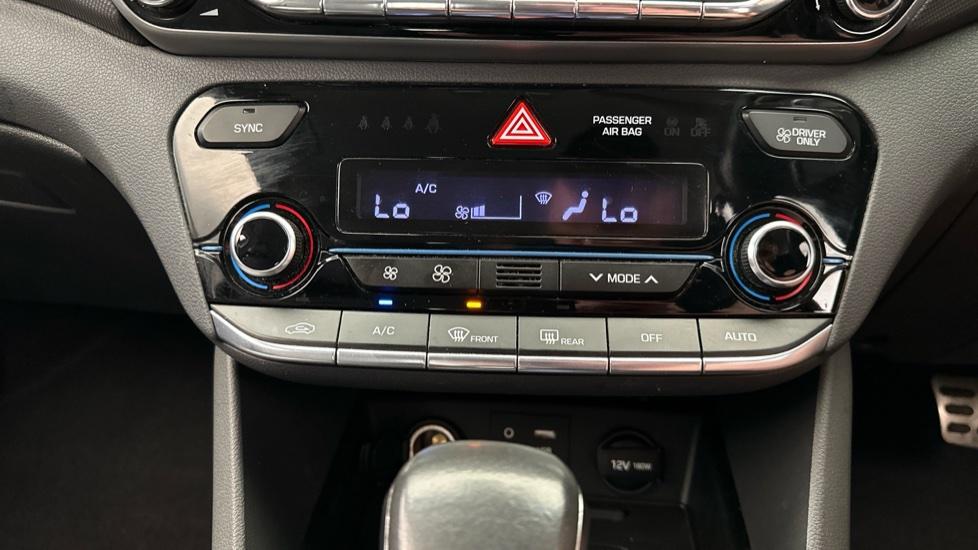 Dual Climate Control / Air Conditioning 