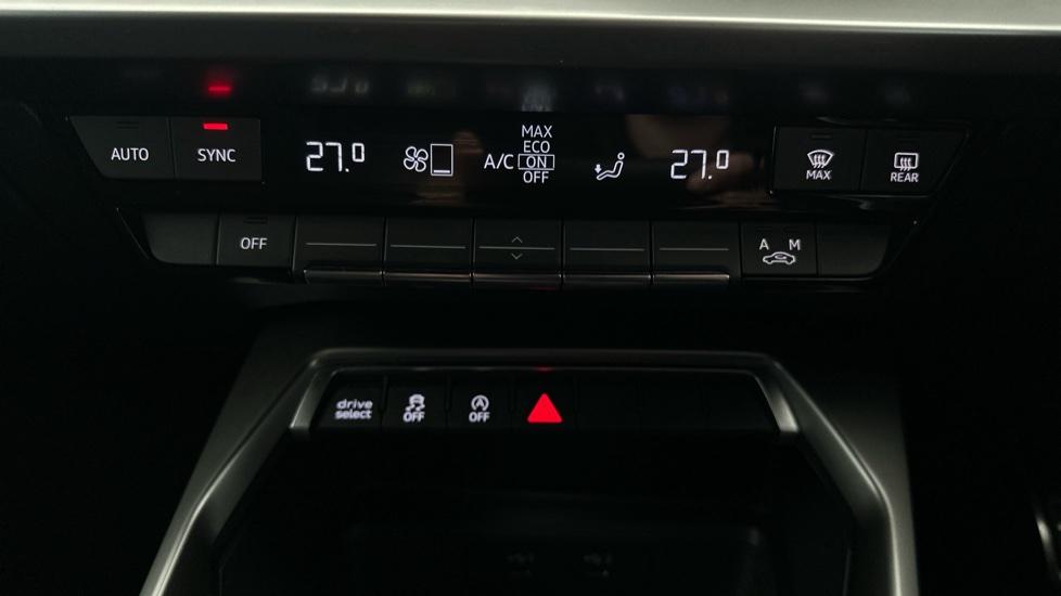 Air Conditioning / Dual Climate Control / Auto Stop/Start 