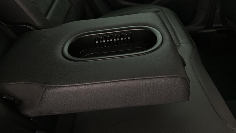 Rear Armrest/ Cup Holder