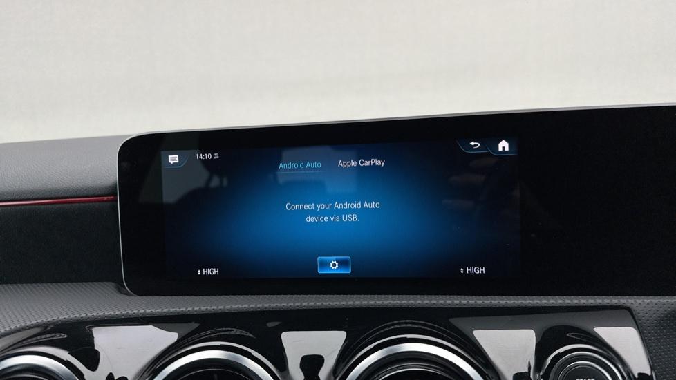 Apple CarPlay / Android Auto 