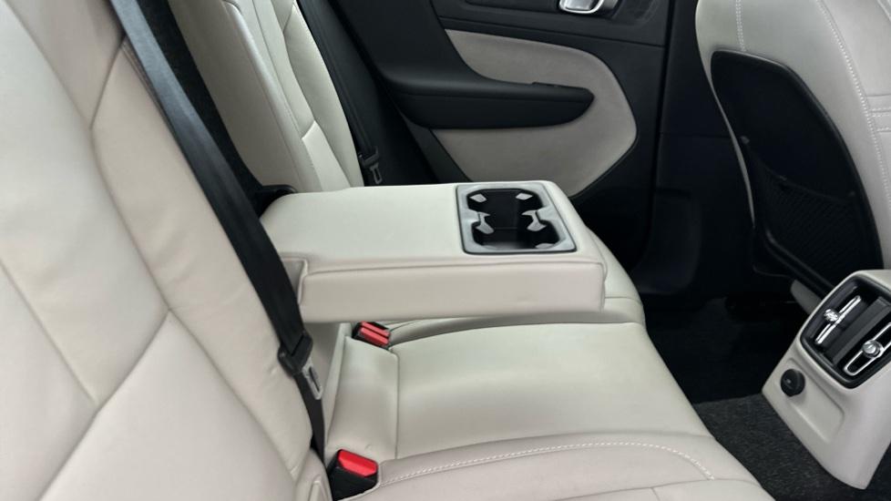 Rear Armrest/ Cup Holder