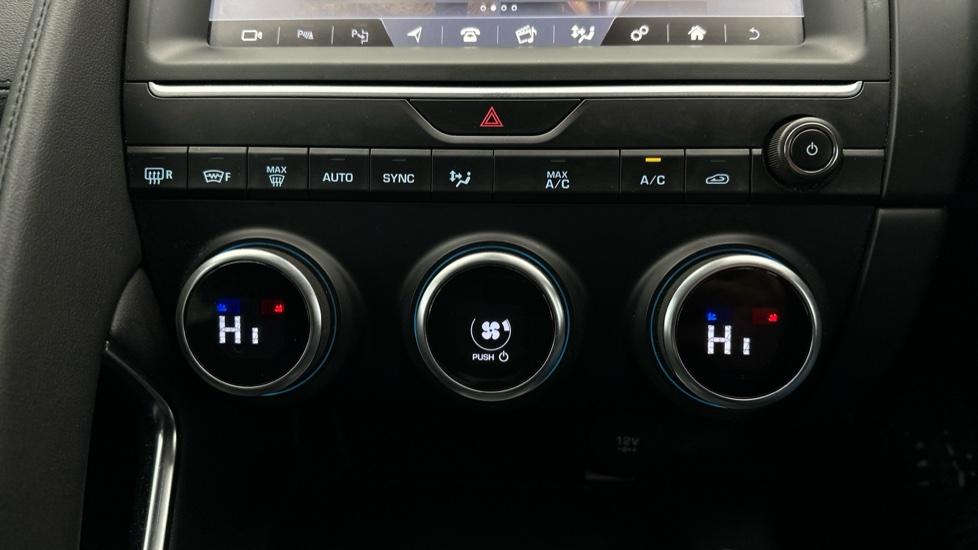 Dual Climate Control  / Air Conditioning 