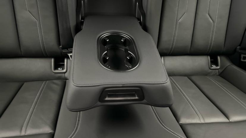 Rear Armrest/ Cup Holder