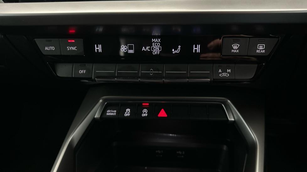 Dual Climate Control  / Air Conditioning  / Auto Stop/Start 