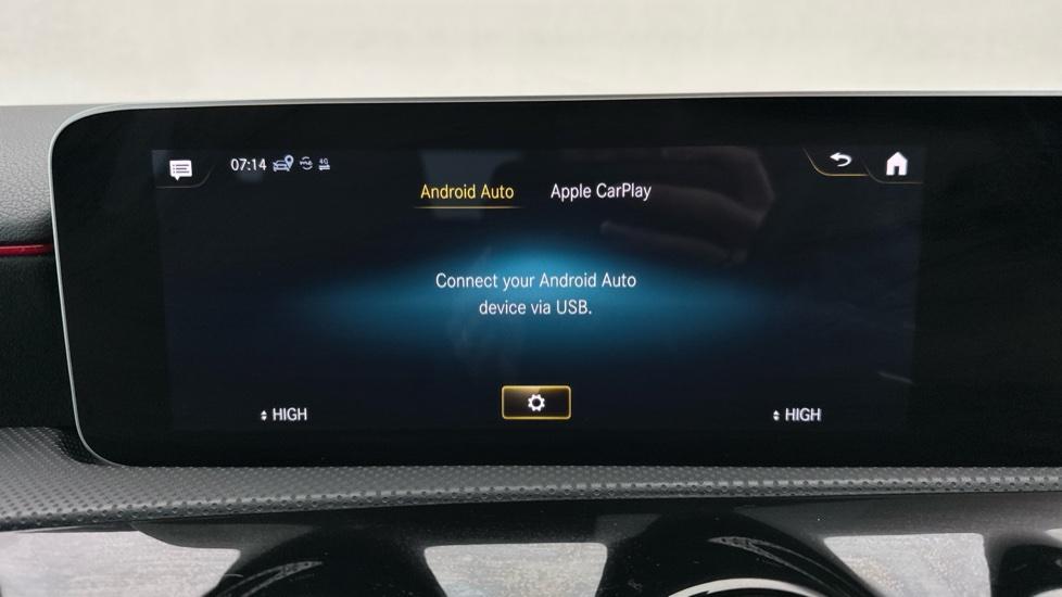 Apple Car Play & Android Auto