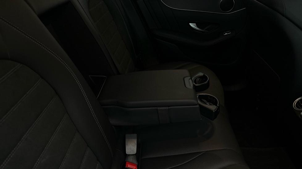 Rear Armrest/ Cup Holder