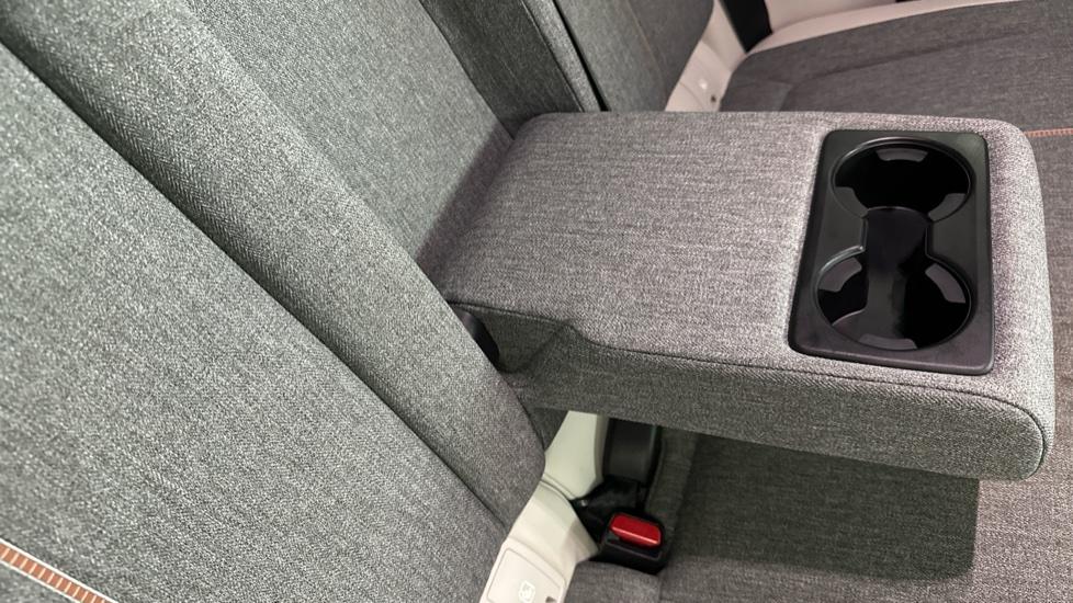 Rear Armrest/ Cup Holder