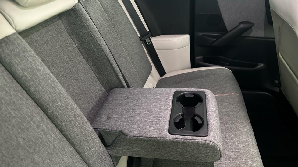 Rear Armrest/ Cup Holder