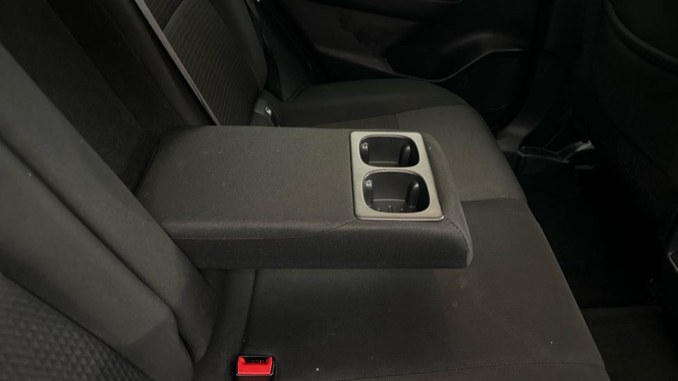 Rear Armrest/ Cup Holder