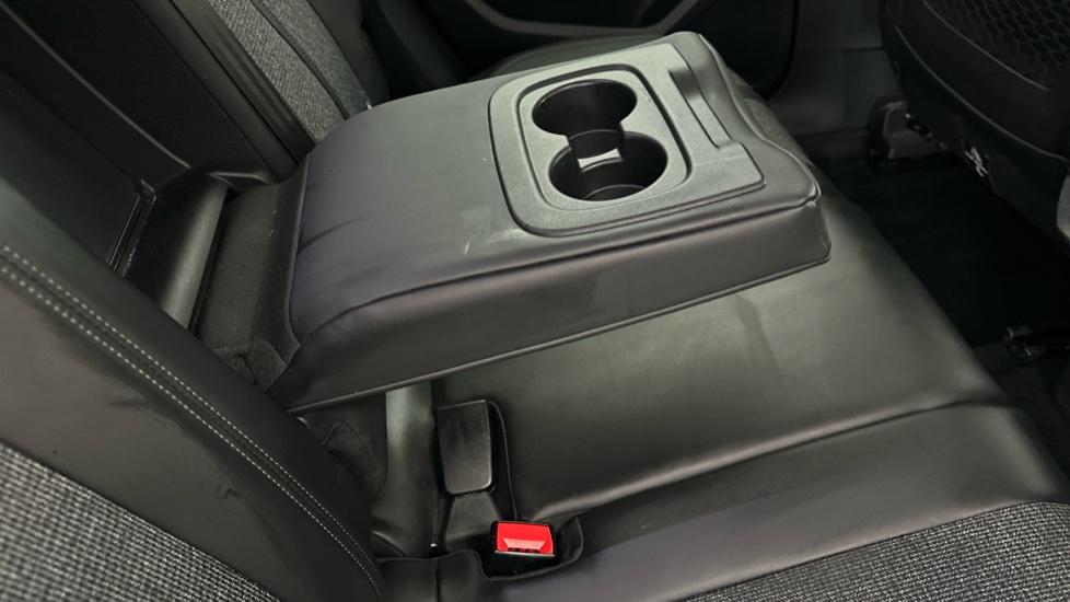 Rear Armrest/ Cup Holder