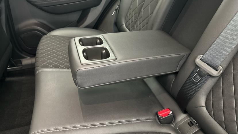 Rear Armrest/ Cup Holder