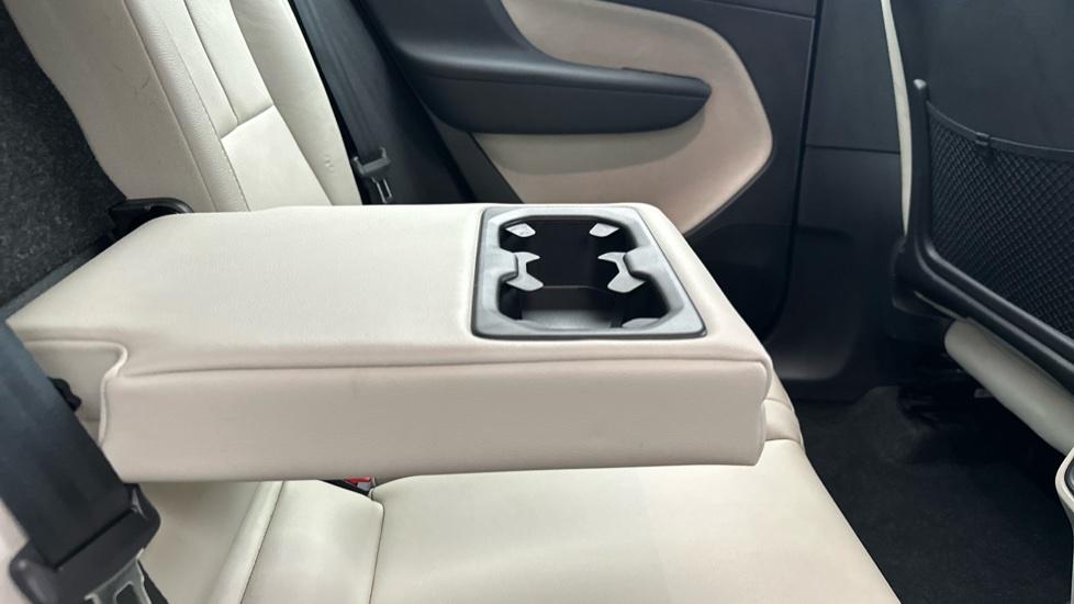 Rear Armrest/ Cup Holder