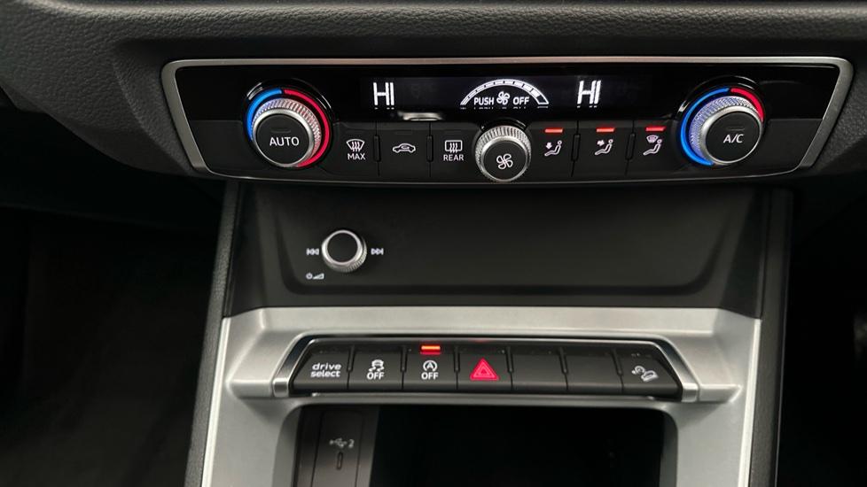 Air Conditioning /Dual Climate Control /Auto Stop/Start 