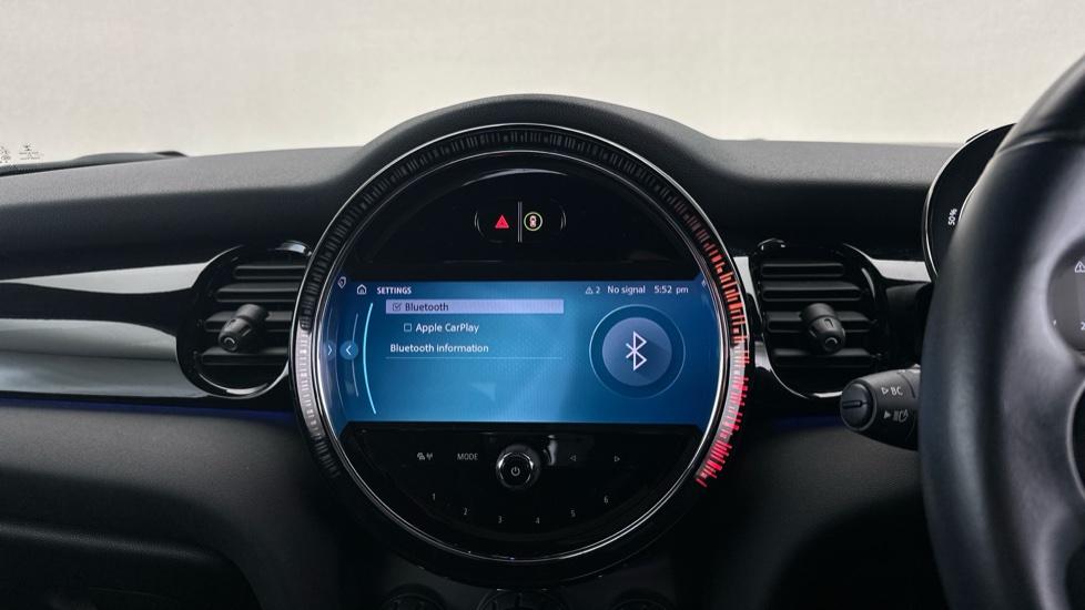 Bluetooth / Apple CarPlay 