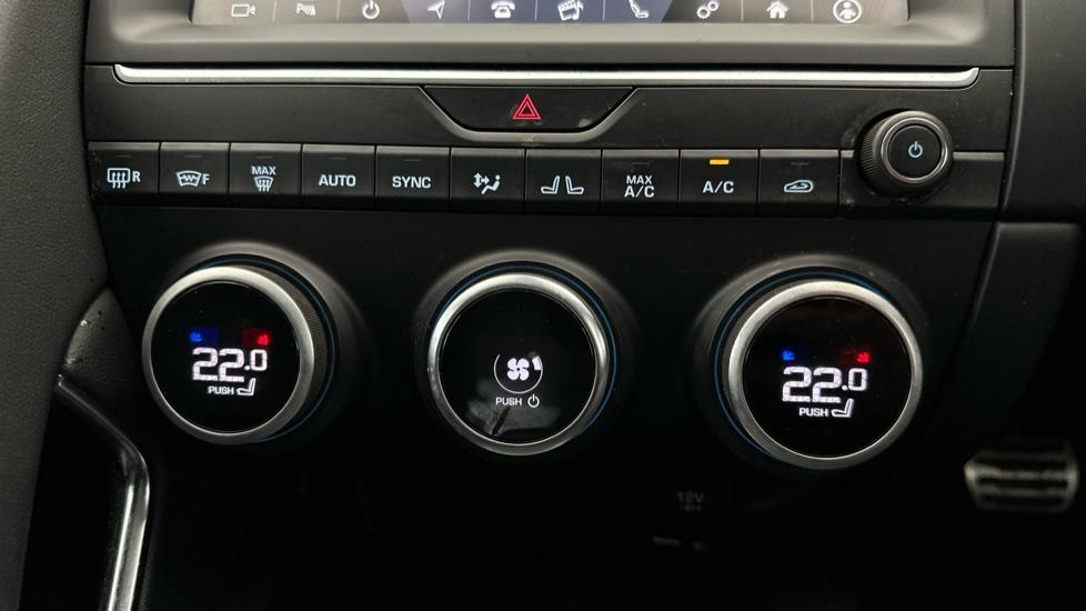 Dual Climate Control  / Air Conditioning 