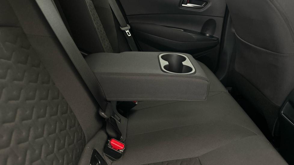 Rear Armrest/ Cup Holder