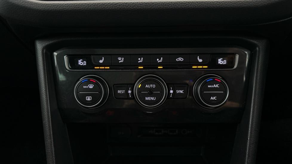 Air Conditioning /Dual Climate Control /Heated Seats 