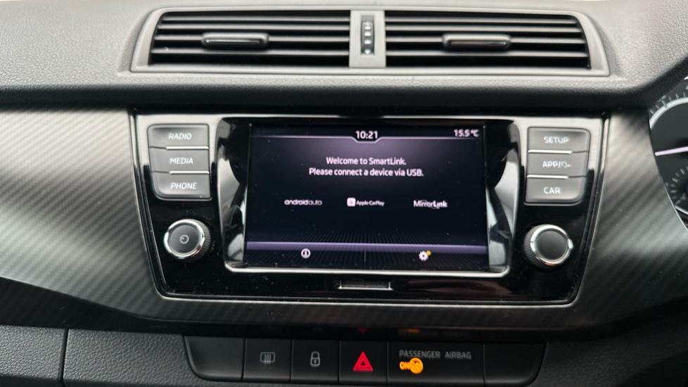 Apple Car Play & Android Auto