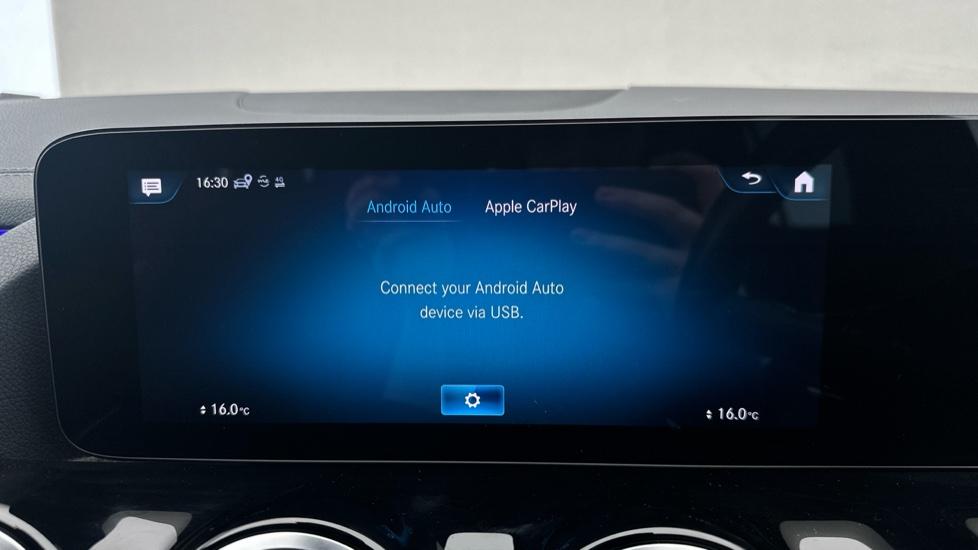 Apple CarPlay/Android Auto 