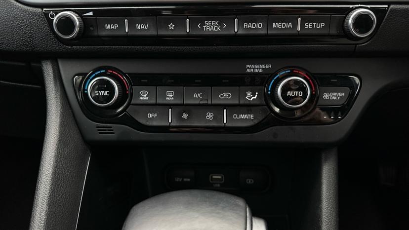 Dual Climate Control /Air Conditioning 