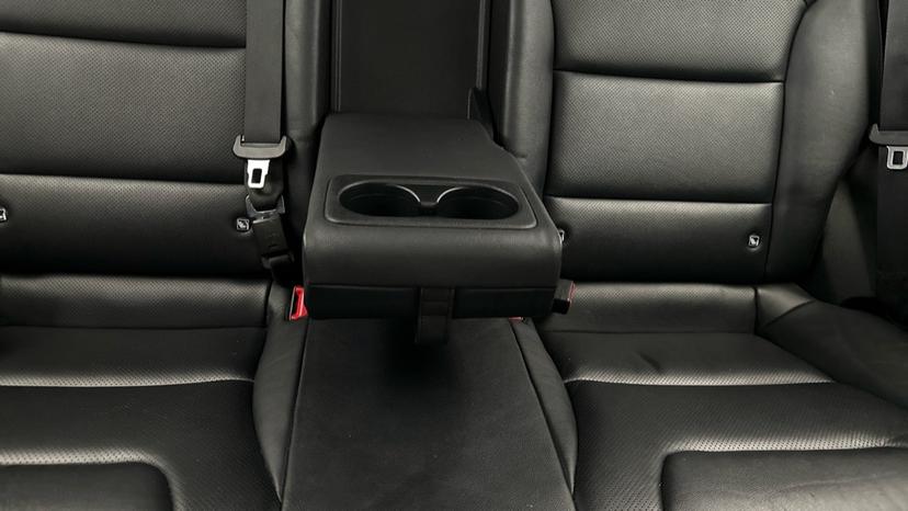 Rear Armrest/ Cup Holder