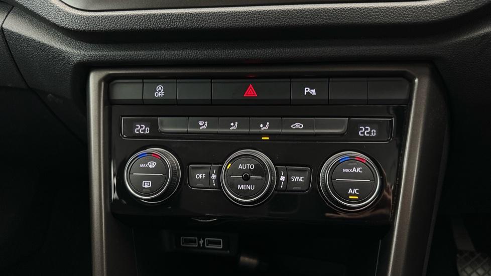 Dual Climate Control  / Air Conditioning 