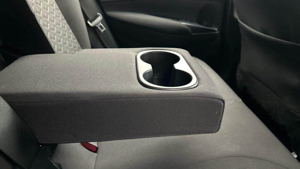 Rear Armrest / Cup Holders 