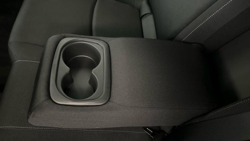 Rear Armrest/ Cup Holder