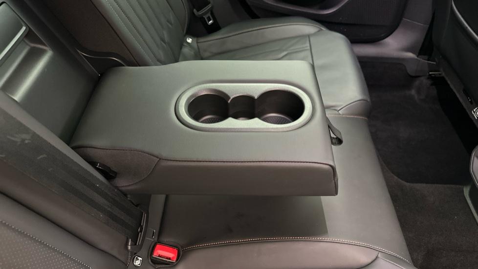 Rear Armrest/ Cup Holder