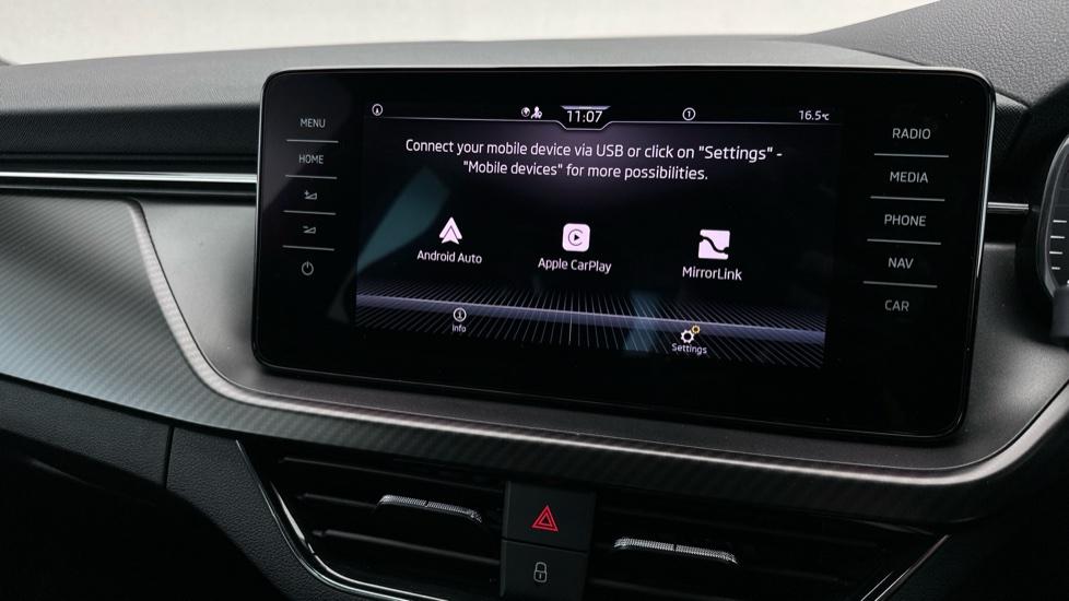 Apple Car Play & Android Auto