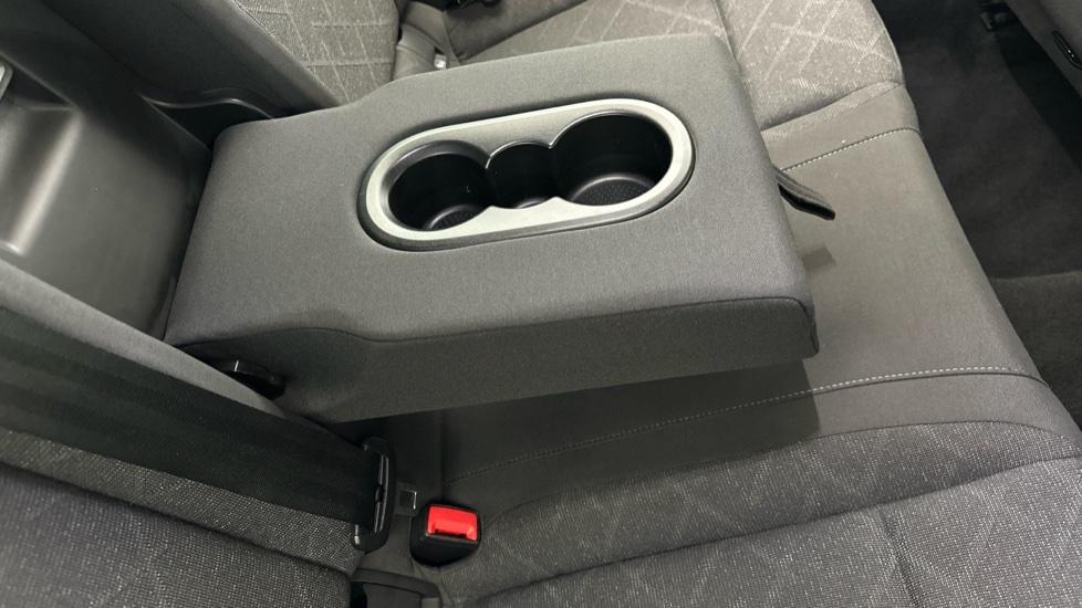 Rear Armrest/ Cup Holder