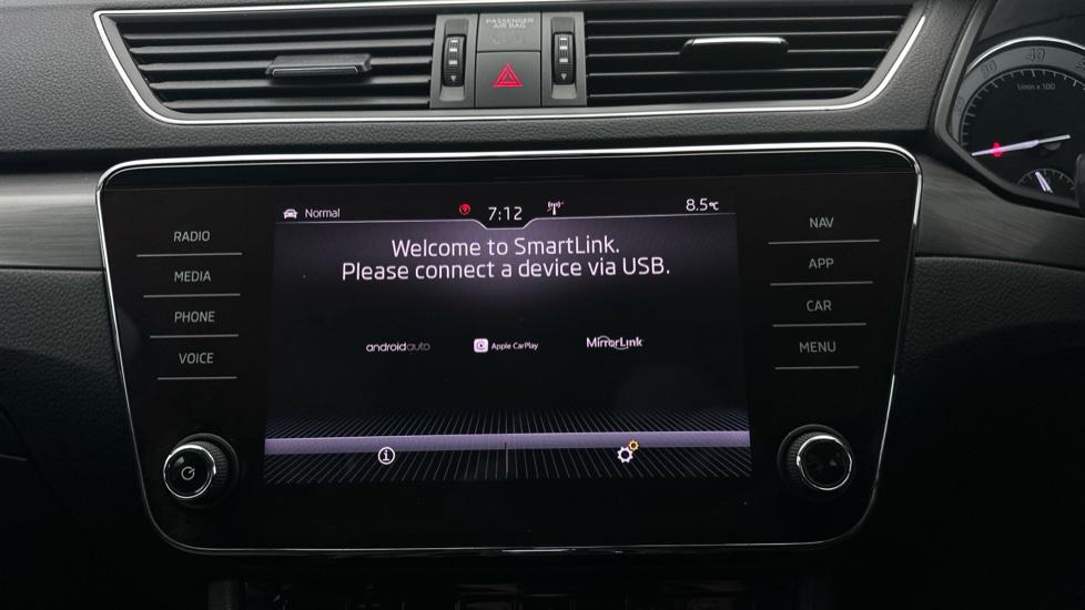 Apple Car Play & Android Auto