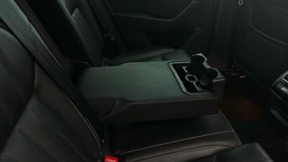 Rear Armrest/ Cup Holder