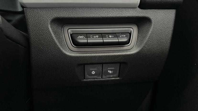 Lane Assist /Heated Steering Wheel 