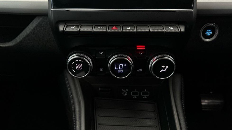 Air Conditioning /Heated Seats 