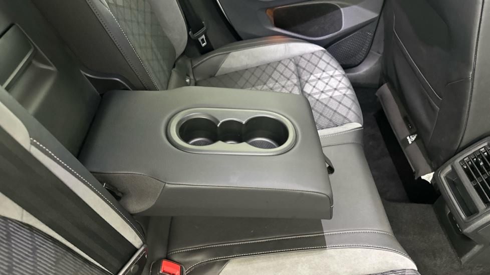 Rear Armrest/ Cup Holder