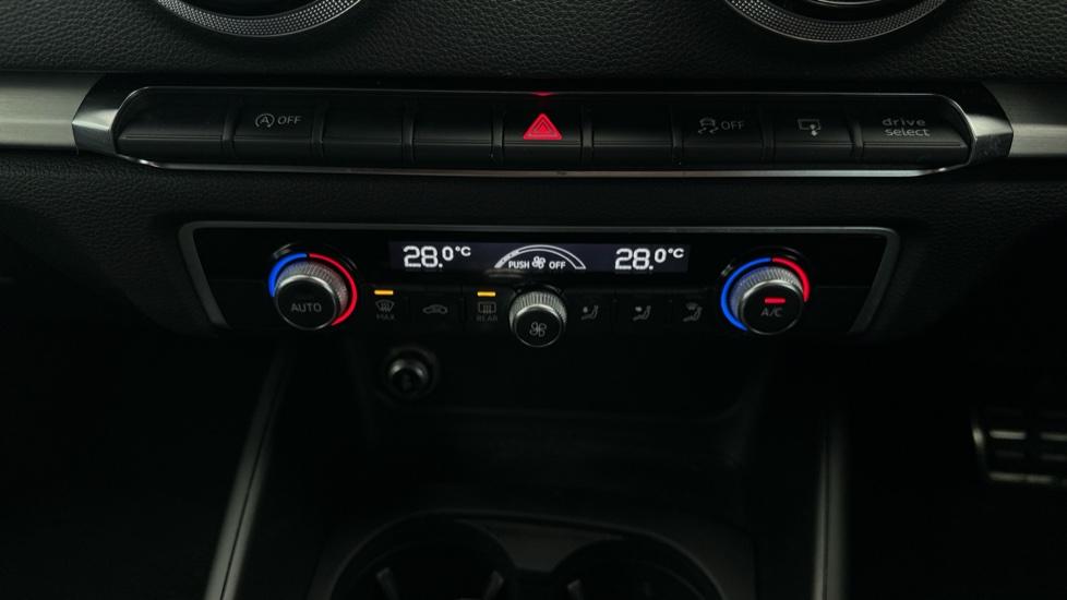 Air Conditioning / Dual Climate Control / Auto Stop/Start 