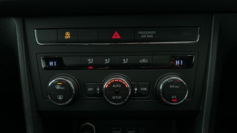 Air Conditioning /Dual Climate Control /Auto Stop/Start 